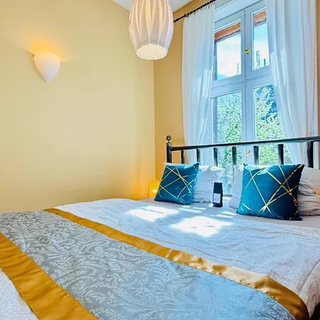 Tatil Evi Fewozauber - 5 Klosterstrasse, Direkt Am Schloss, Garten, Kueche, 2 X Kamin, Fahrraeder Abstellbar